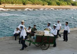 Bingkisan dari daratan untuk bersama para prajurit di pulau Nam Yet di Kepulauan Truong Sa merayakan Hari Raya Tet Tradisional